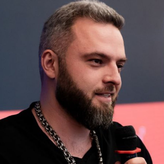 Денис Котов